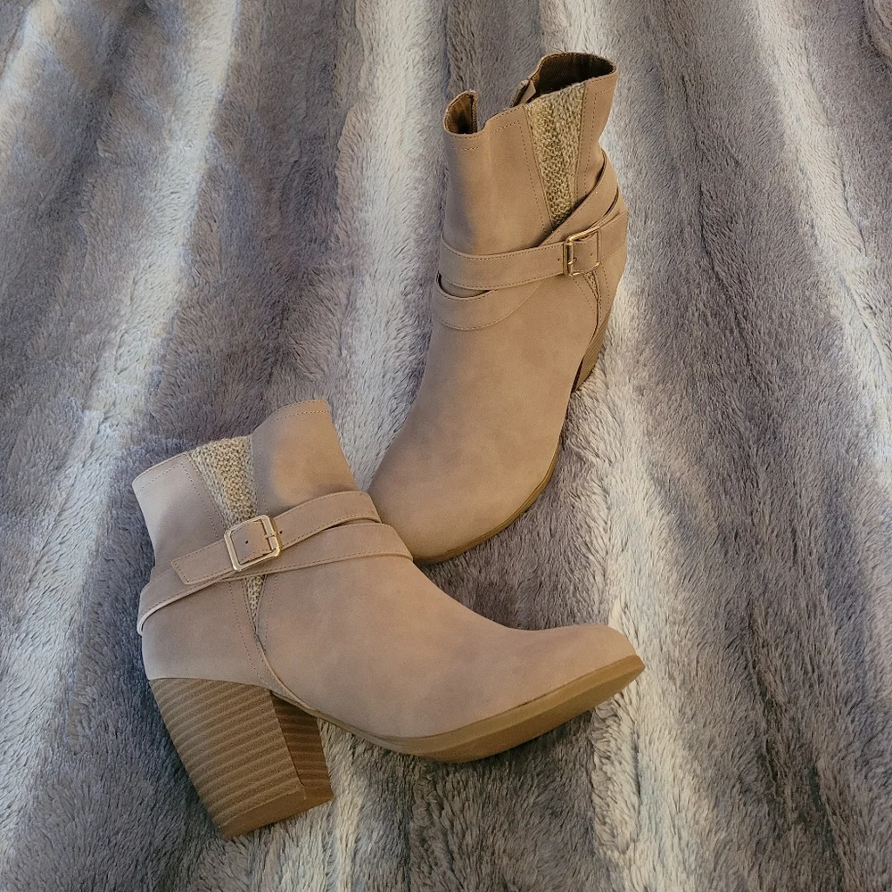 Dolce by Mojo Moxy NWOT Size 10